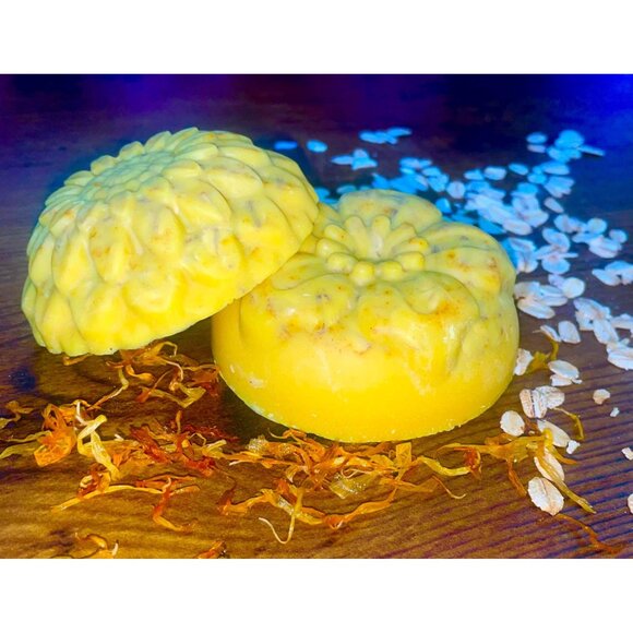 Almond, Turmeric, and Oat Handemade Soap Bar - Picture 2 of 5